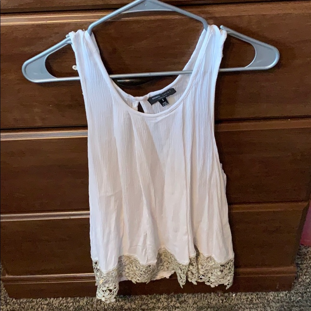 White, flowy, and unique tanktop!